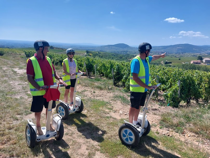 sortie gyropode sur le domaine - Vin Biologique d'exception de Villie-Morgon | Domaine Passot Collonge